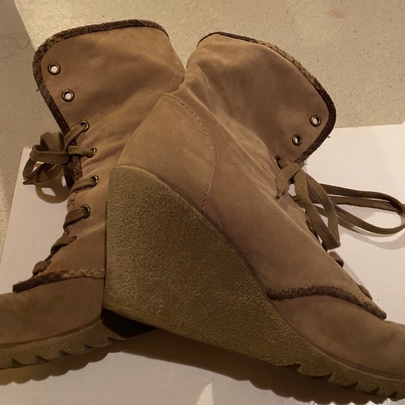 Big Buddha Wedge Ankle Boot size 8 - Picture 3 of 6